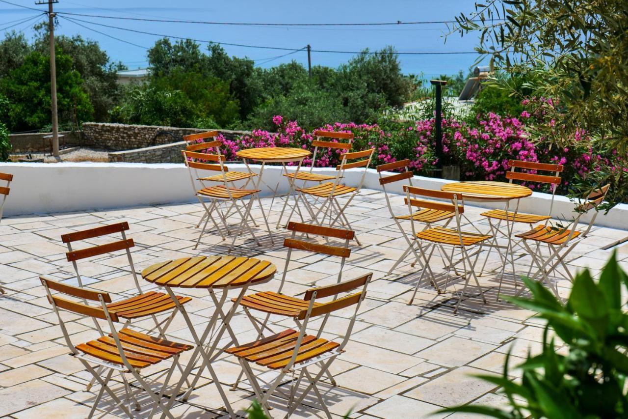 White Hotel Borsh Exterior photo